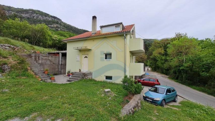 House for sale with a plot in Kavac, Kotor