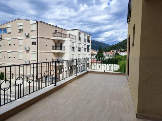 New on the market luxurious and modern two bedroom apartment with the pool in Donja Lastva, Tivat