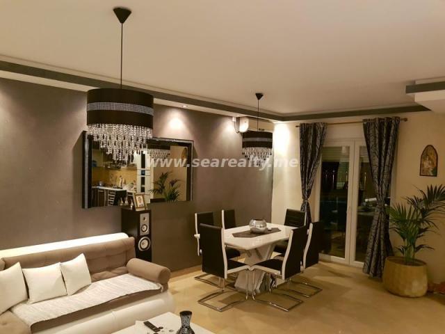 Modern two bedroom apartment in Dobrota