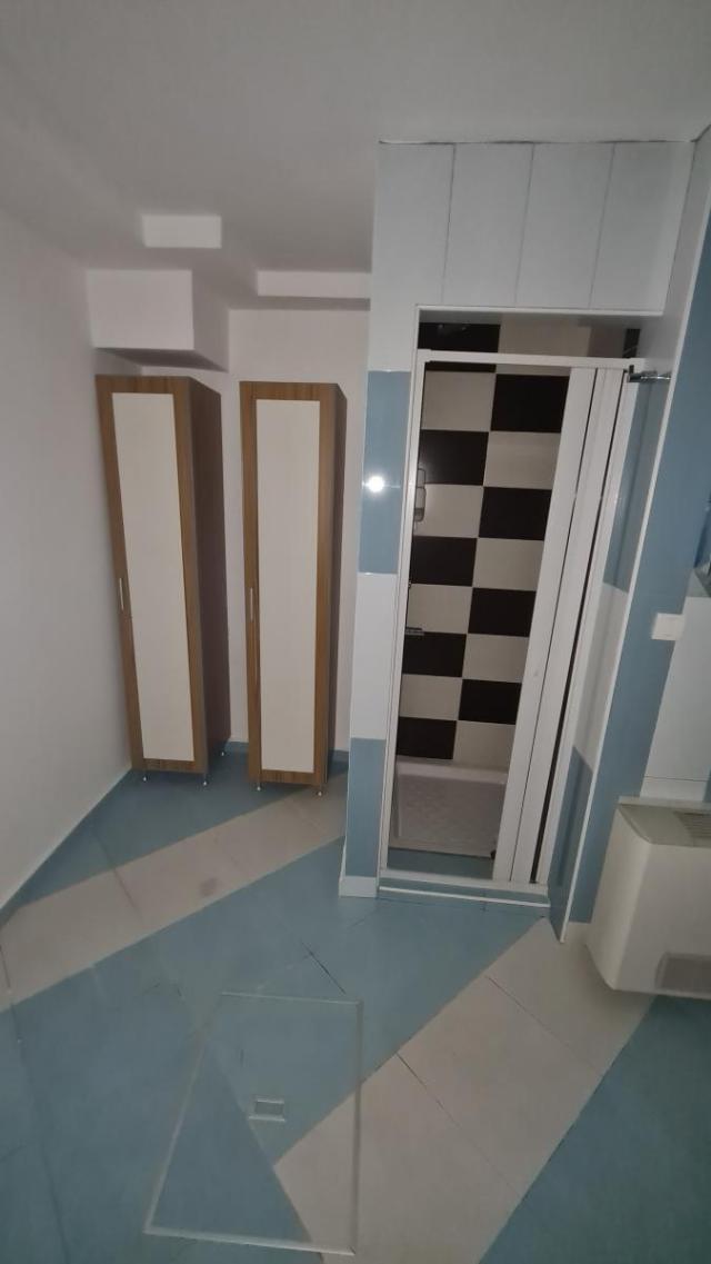 Prodaja, Poslovni prostor, 300m2 , Centar