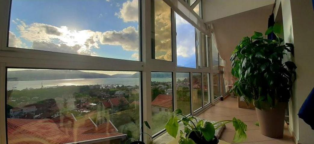 Fully furnished 2-bedroom apartment with a sea view in Tivat is for sale