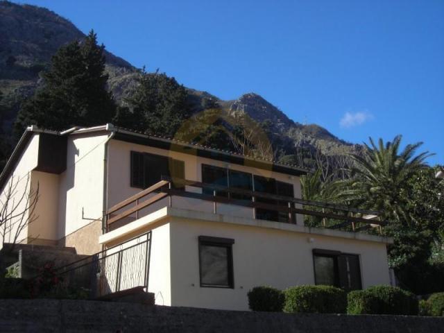 House for sale in Kotor