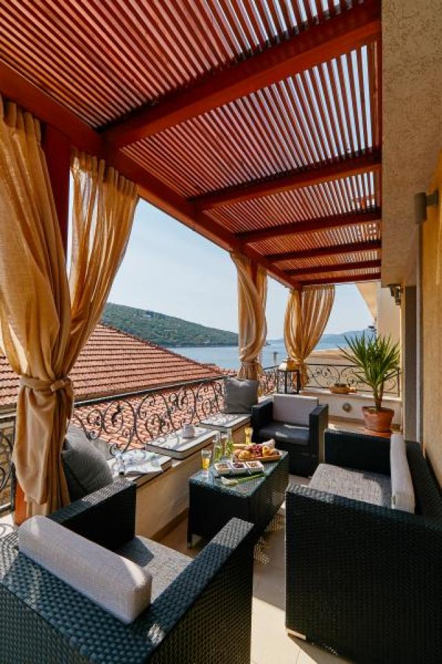 Villa for sale in Kotor with sea view