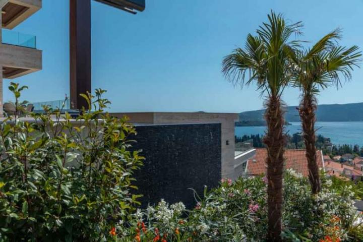 Gorgeous Furnished 5-bedroom Villa with a View over Tivat