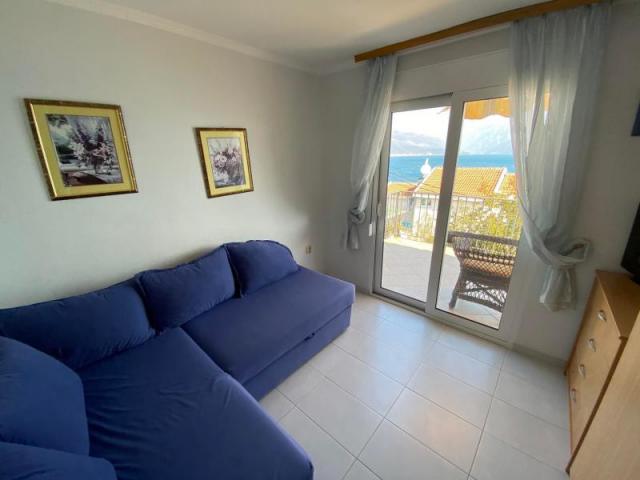 House by the sea at a good price (Krasici)