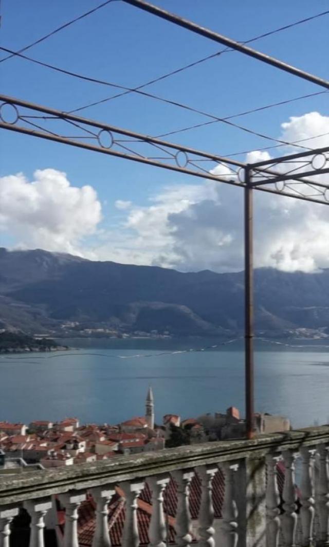 A house in an attractive location in Budva is for sale