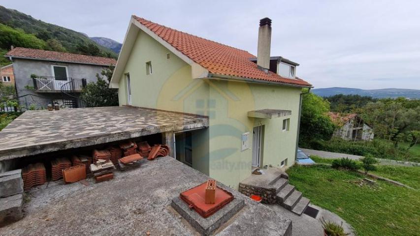 House for sale with a plot in Kavac, Kotor