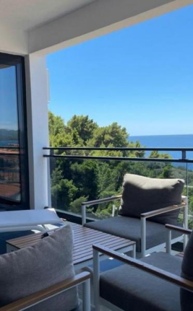 Exclusive penthouse with a view of Sv. Stefan in Budva is for sale