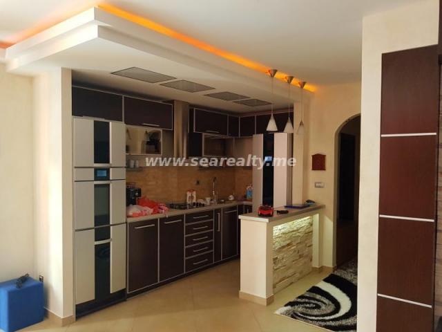 Modern two bedroom apartment in Dobrota