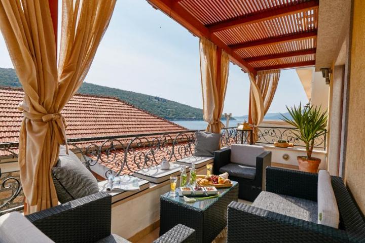 Villa for sale in Kotor with sea view