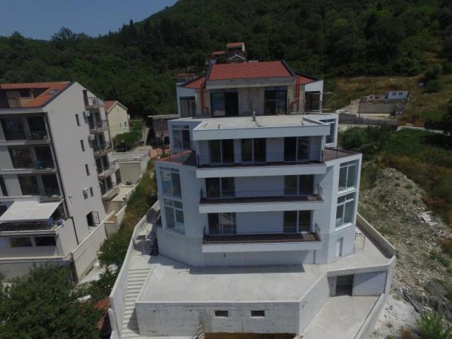 One bedroom apartment for sale in Tivat with sea view