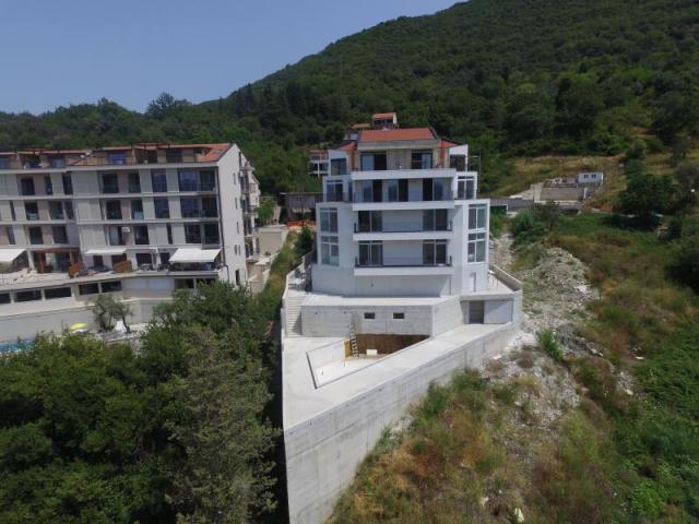 One bedroom apartment for sale in Tivat with sea view