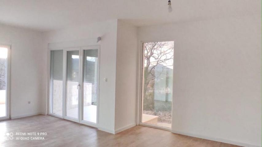 Building, 6 double room apartments with a swimming pool, Sutvara, Kotor