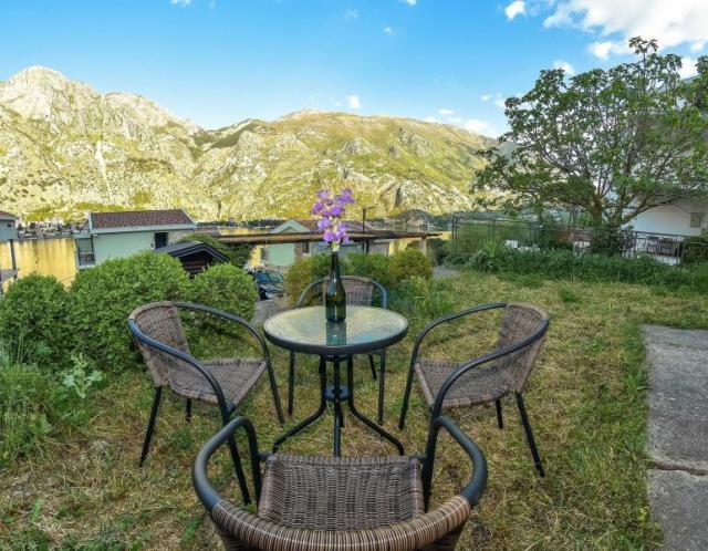 House for sale in Kotor