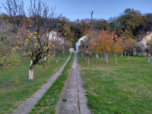 Potodična kuća 181m Pr+1 plac 1200m Sr Kamenica Paragovo