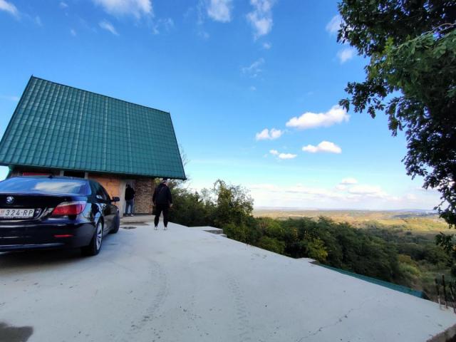 Plac 5000m Fruska gora Velika Remeta + vikend kuća 85m  TOP POGLED