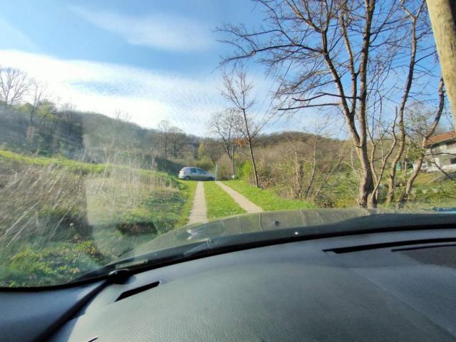 Građevinski plac 1350m Fruška gora Rakovac na vrhu brda za gradnju kuće