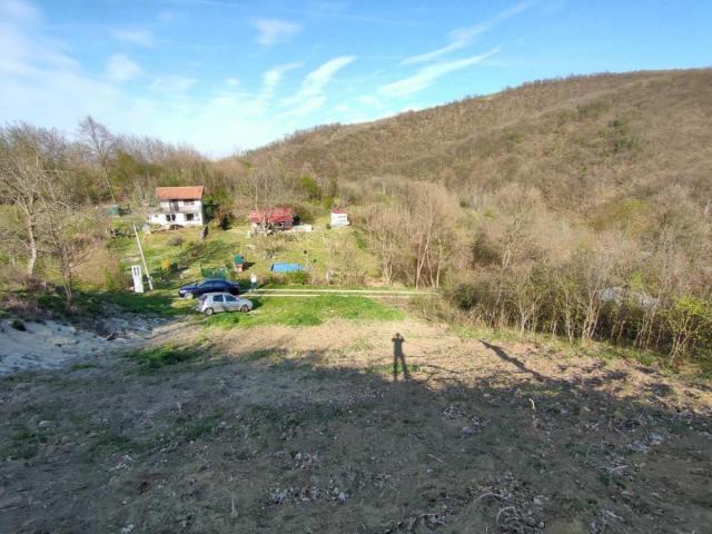 Građevinski plac 1350m Fruška gora Rakovac na vrhu brda za gradnju kuće