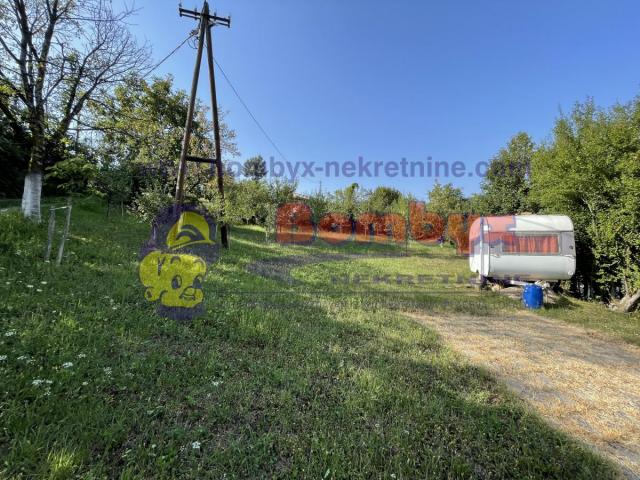 Građevinski plac 850m Paragovo + stara kuća 60m