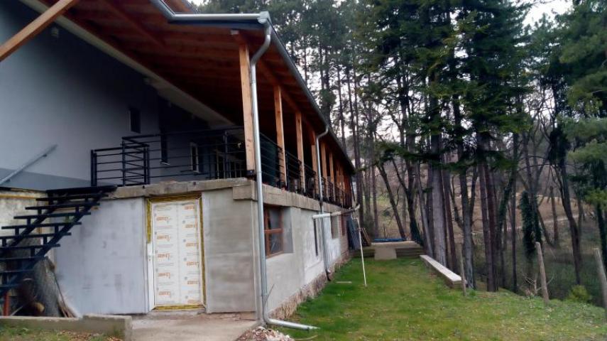 Poslovni objekat Su+Pr+1Pk 850m Fruška gora Popovica plac 1670m