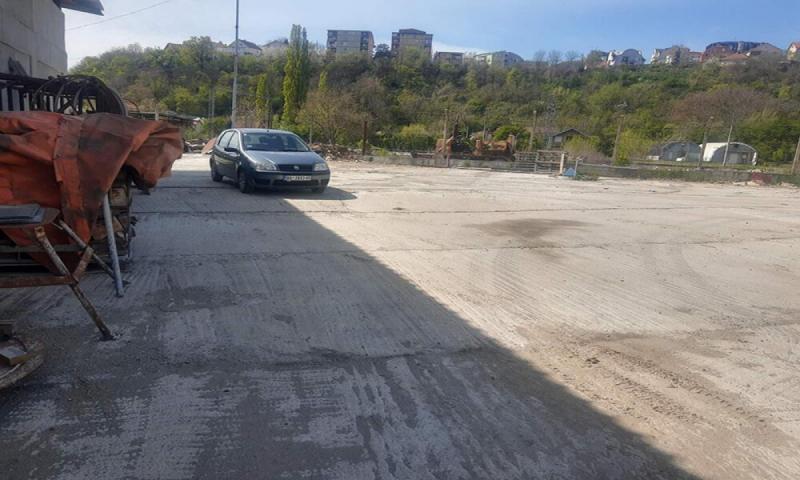 Odlican plac za stovariste, parking !