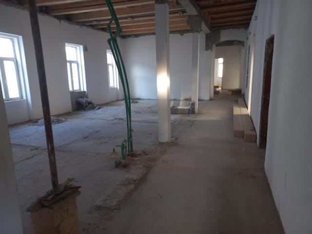 Izdavanje, Poslovni prostor, 1600m2 , Zemun-centar