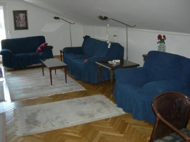 Izdavanje, Stan, 130m2 , Dedinje