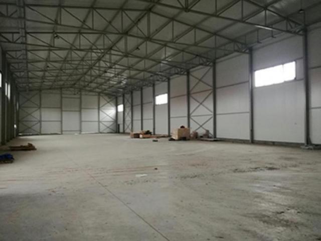 Nov magacin u Ugrinovcima od 1300m2, visina 8 metara