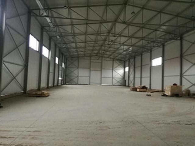 Nov magacin u Ugrinovcima od 1300m2, visina 8 metara