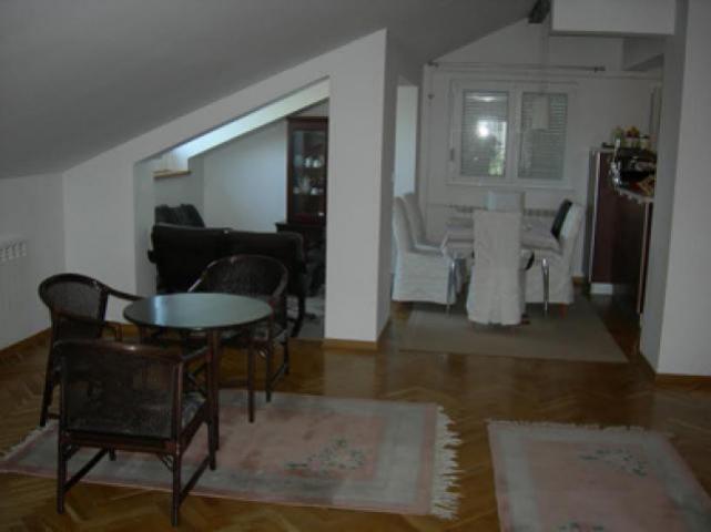 Izdavanje, Stan, 130m2 , Dedinje