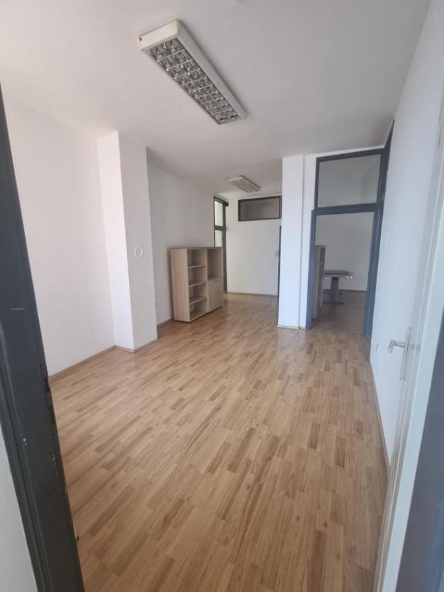 Izdavanje, Poslovni prostor, 160m2 , Južni bulevar