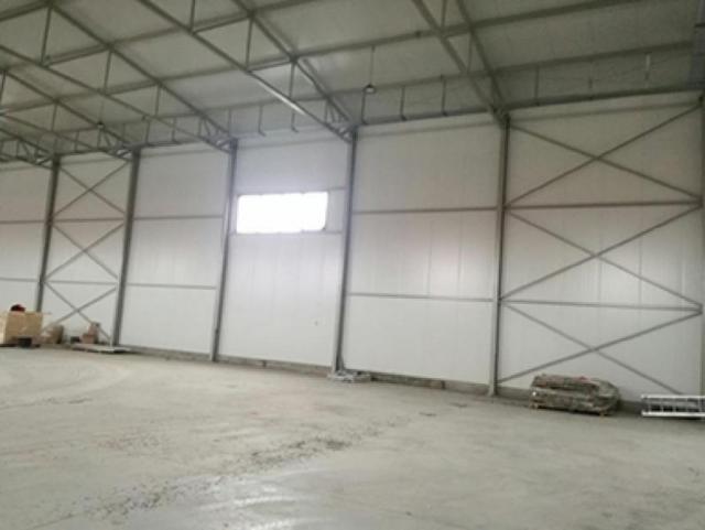 Nov magacin u Ugrinovcima od 1300m2, visina 8 metara