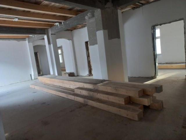 Izdavanje, Poslovni prostor, 1600m2 , Zemun-centar