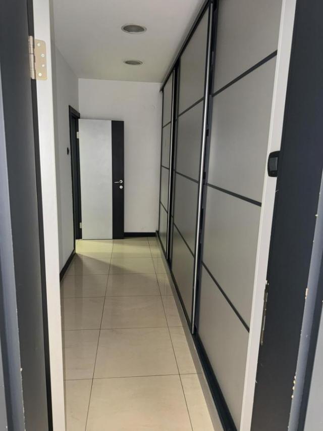 Izdavanje, Poslovni prostor, 300m2 , Cvetkova pijaca 