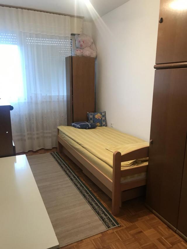 Prodaja, Stan, 77m2 , Banjica