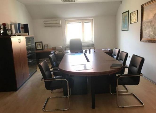 Izdavanje, Poslovni prostor, 700m2 , Altina