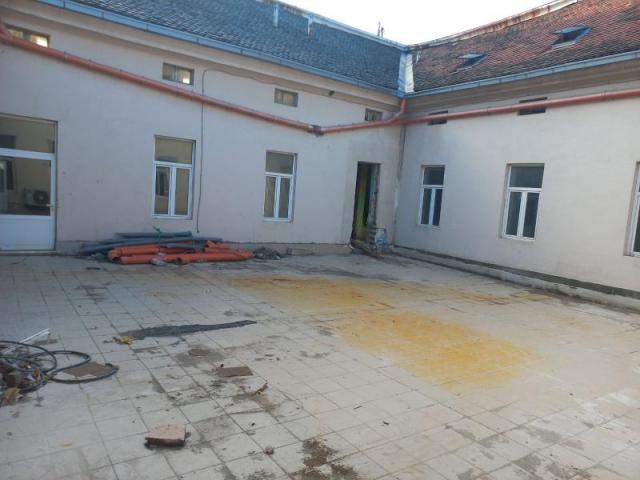 Izdavanje, Poslovni prostor, 1600m2 , Zemun-centar