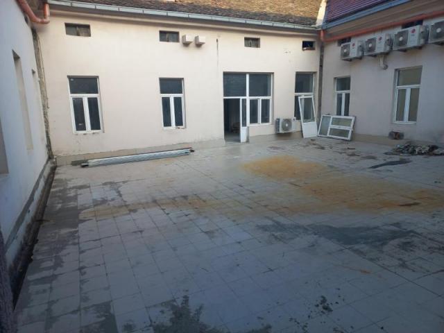 Izdavanje, Poslovni prostor, 1600m2 , Zemun-centar