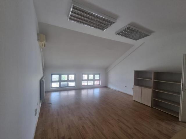 Izdavanje, Poslovni prostor, 160m2 , Južni bulevar