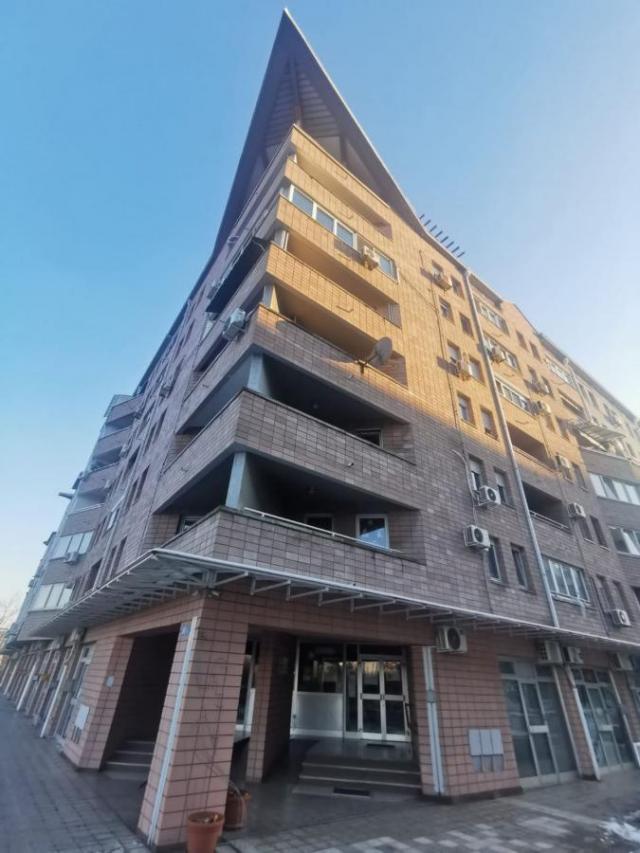 Izdavanje, Stan, 40m2 , Blok 12 - YUBC