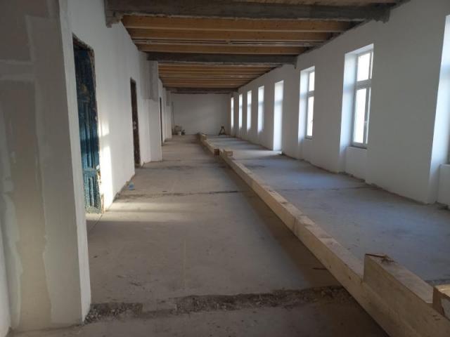 Izdavanje, Poslovni prostor, 1600m2 , Zemun-centar