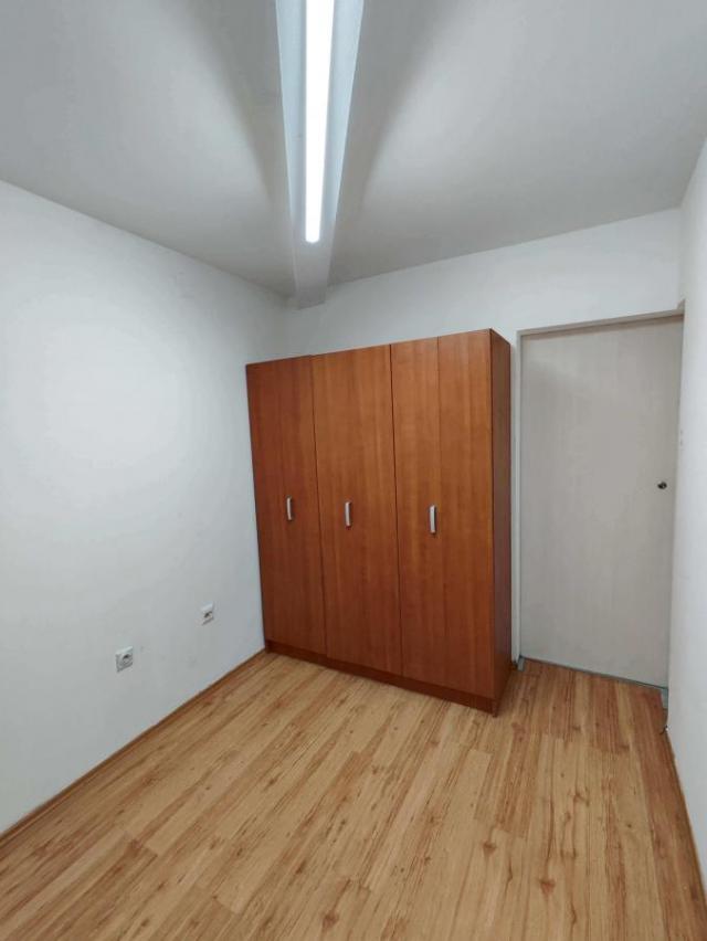 Izdavanje, Poslovni prostor, 112m2 , Batajnica