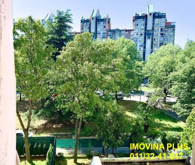 Voždovac, Banjica - Bulevar oslobođenja, 81m2