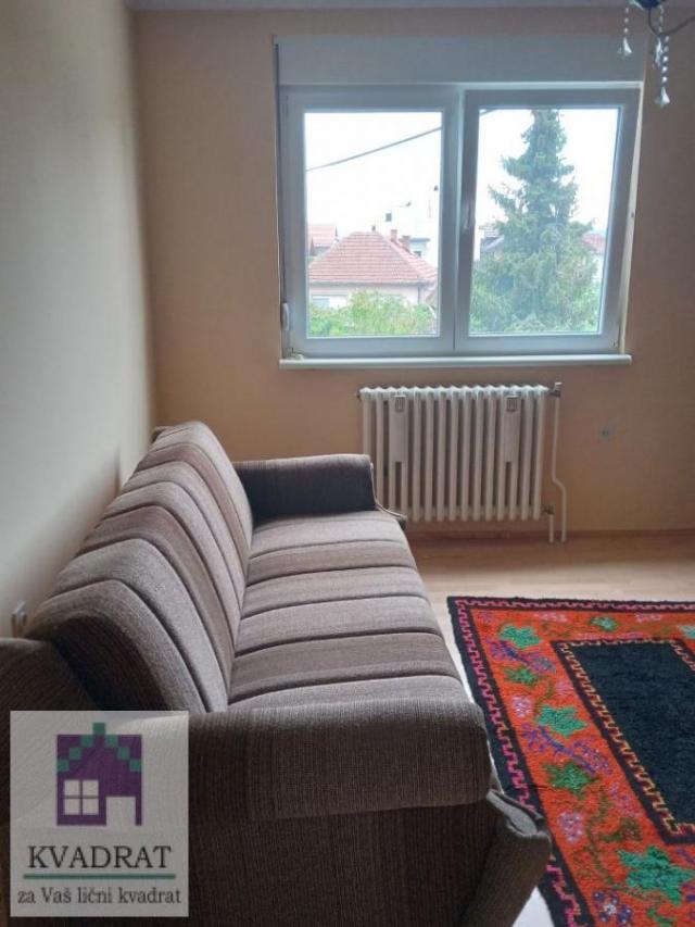 Kuća 180 m² + pomoćna kuća 30 m², 10 ari, Obrenovac, (POLUNAMEŠTENA) – 165 000 €