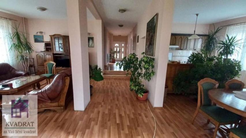 Kuća 205 m², 23, 38 ari, Obrenovac, Zvečka – 175 000 € (POLUNAMEŠTENA)