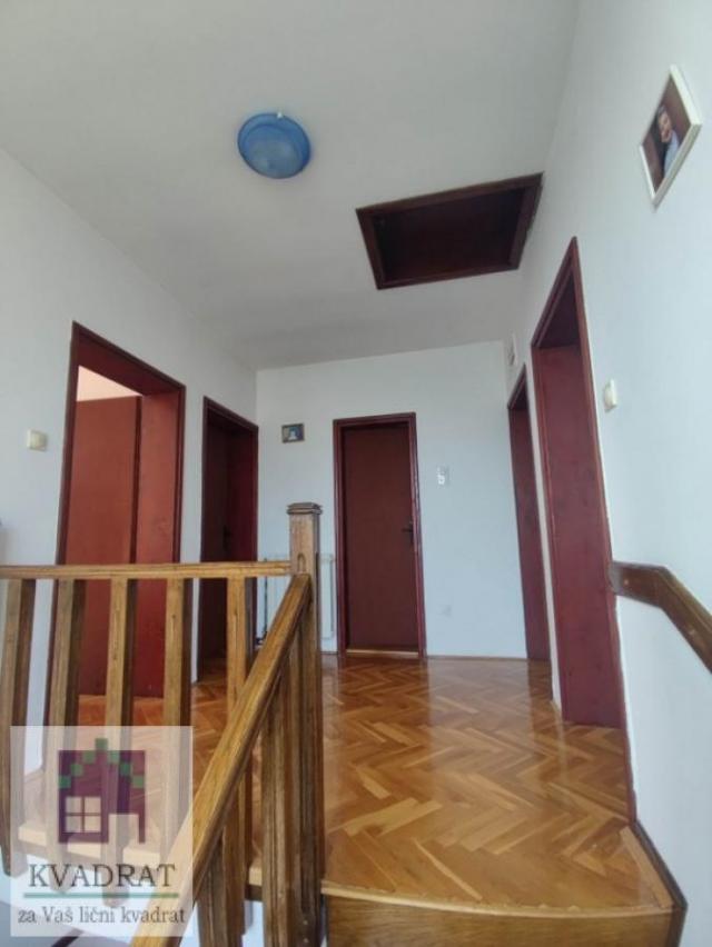 Kuća 300 m², 8 ari placa, Obrenovac, Mala Moštanica - 175 000 €