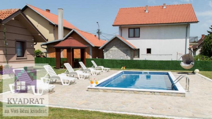 Kuća 340 m² + pomoćni objekat 57 m², 15 ari, Ub – 240 000 € (OPREMLjENA)