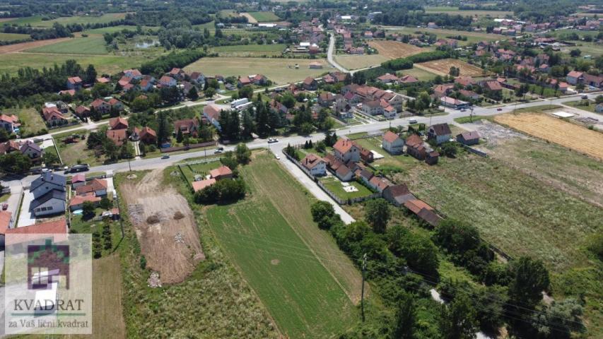 Građevinski plac 30, 45 ari, Obrenovac, Zvečka – 120 000 €