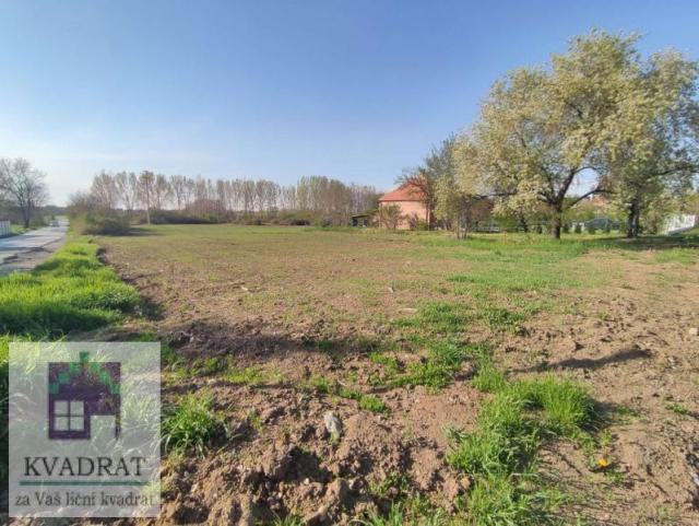 Plac 30 ari, Obrenovac, Zvečka – 400 € (IZDAVANjE)