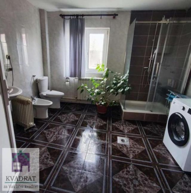 Kuća 205 m², 23, 38 ari, Obrenovac, Zvečka – 175 000 € (POLUNAMEŠTENA)